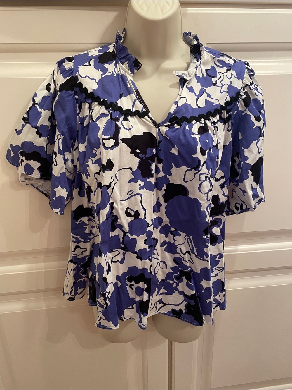 Crosby by Mollie Burch floral top sz M